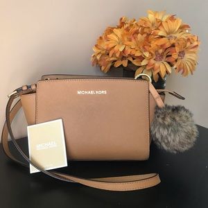 Michael Kors Medium Selma Messenger